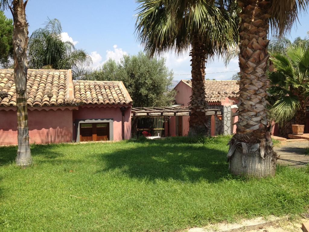 Villa Del Nespolo ฟิวเมเฟรดโด ดิ ชิซิเลีย ภายนอก รูปภาพ